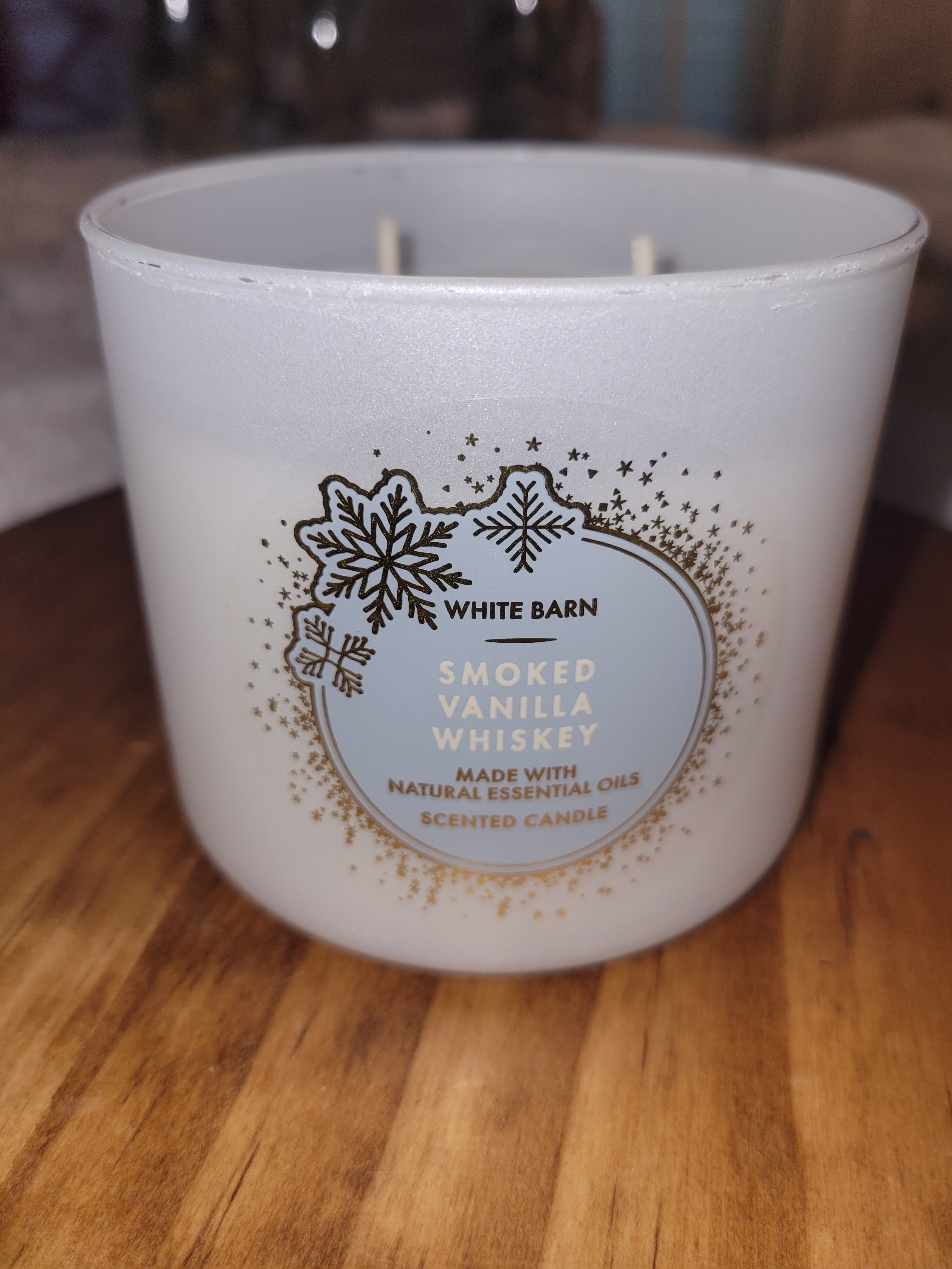 White Barn Smoked Vanilla Whiskey scented 3 wick candle